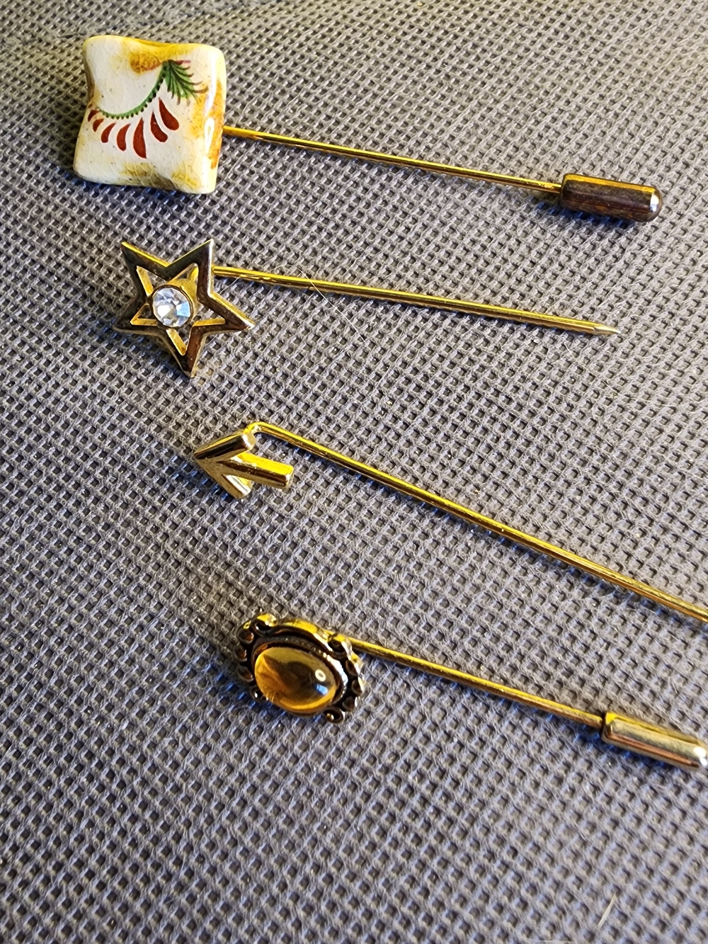 Bundle Of Gold Tone Mens Tie/lapel Pins - Decorative Star, Arrow, Gem Accents